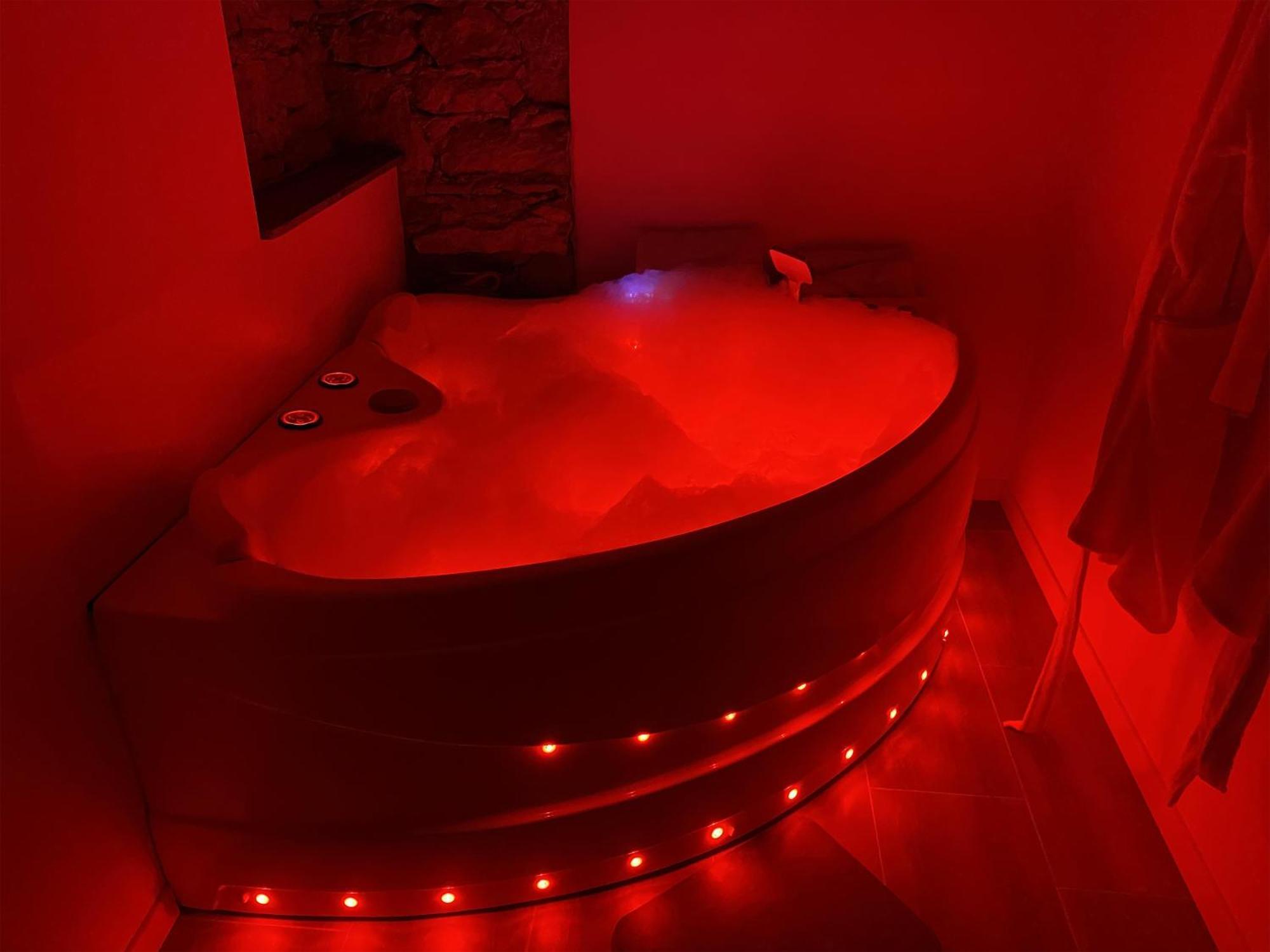 Love Room- Spa- Escale Amoureuse Puygaillard-de-Quercy Zewnętrze zdjęcie